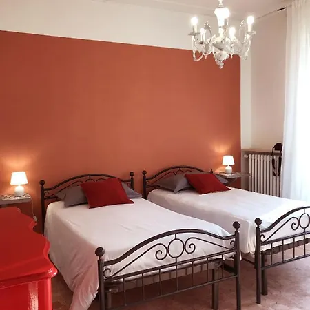 Casa Piero - Villetta Con Giardino Ad Alba Ferienhaus Alba (Piedmont)